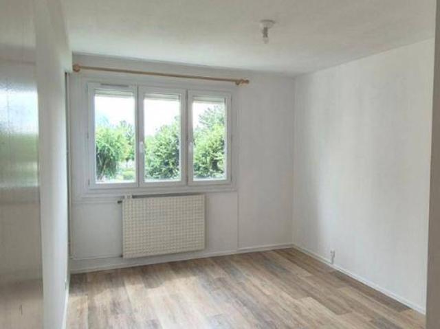 Location appartement 4 pièces 84.55 m² à Charnay lès Mâcon 71850 5 920 €