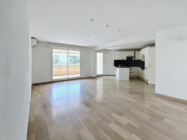 Location Appartement 4 pièces 84m² MOUGINS 06250