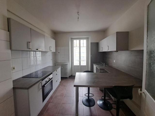 Location Appartement 4 pièces 85m² CHAMBERY 73000