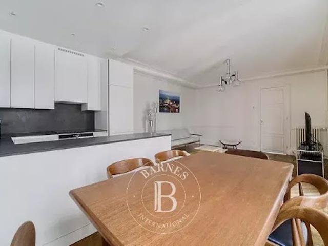 Location Appartement 4 pièces 86 m2 Paris 9ème
