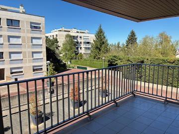 Location Appartement 4 pièces 89.04 m2 Garches