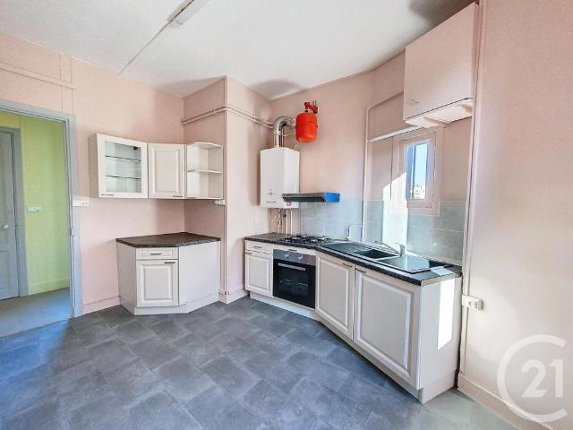 Location Appartement 4 pièces 89m² CHAMALIERES 63400
