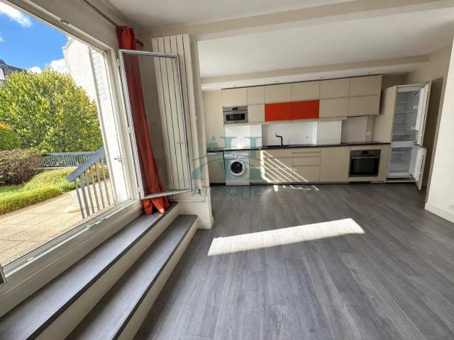 Location Appartement 4 pièces 89m² PARIS 10ème