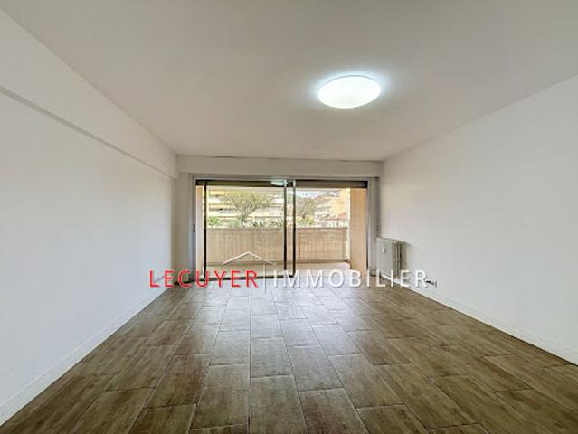 Location Appartement 4 pièces 93.75 m2 Le Cannet