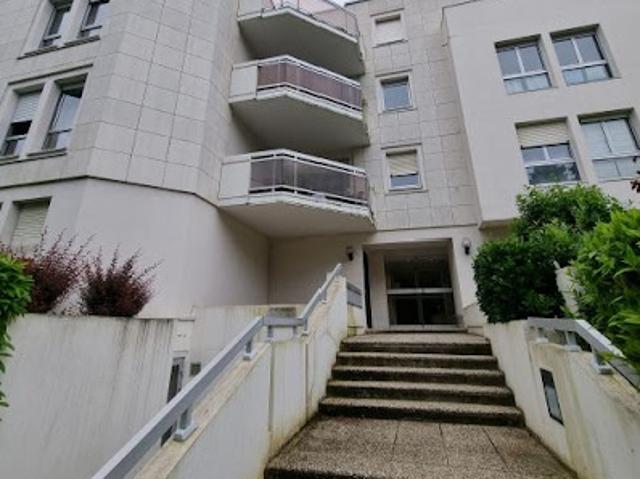 Location Appartement 4 pièces 93.31 m2 Le chesnay
