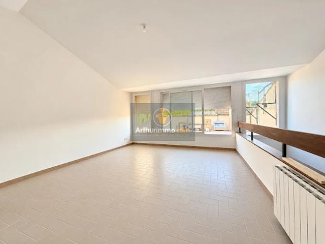 Location Appartement 4 pièces 90.66 m2 Apt