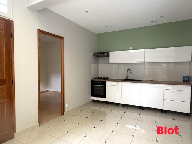 Location Appartement 4 pièces 91m² FOUGERES 35300