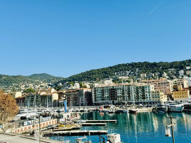 Location Appartement 4 pièces 92m² NICE 06300