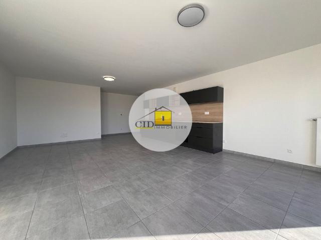 Location Appartement 4 pièces 92m² ST PIERRE DE CHANDIEU 69780