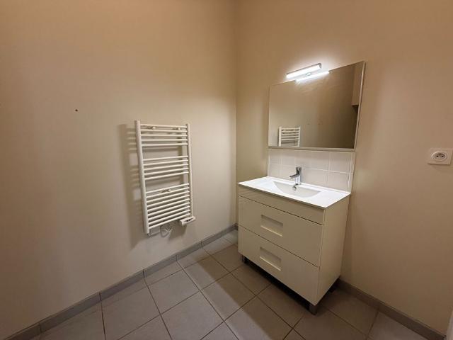 Location appartement 4 pièces, 94.01m², Nîmes