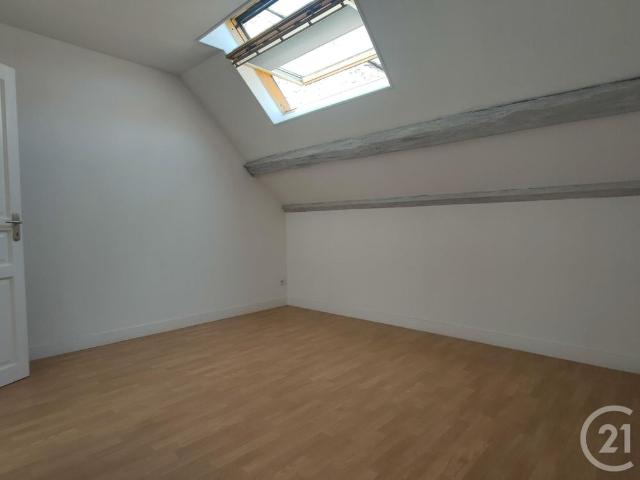 Location Appartement 4 pièces 94m² NEVERS 58000