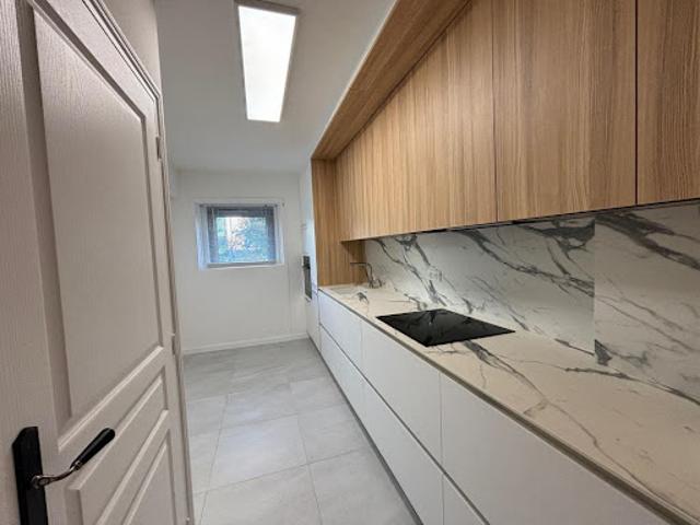 Location Appartement 4 pièces 95.54 m2 Saint Laurent du Var