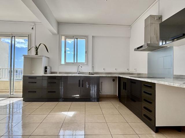 Location Appartement 4 pièces 95m² ST DENIS 97400