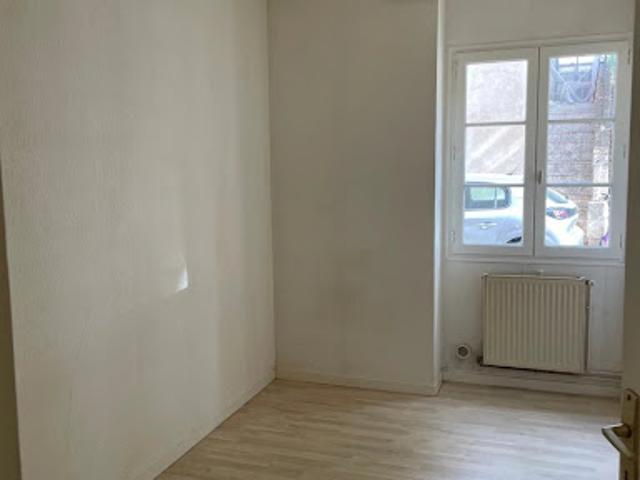 Location Appartement 4 pièces 96 m2 Montreuil Bellay