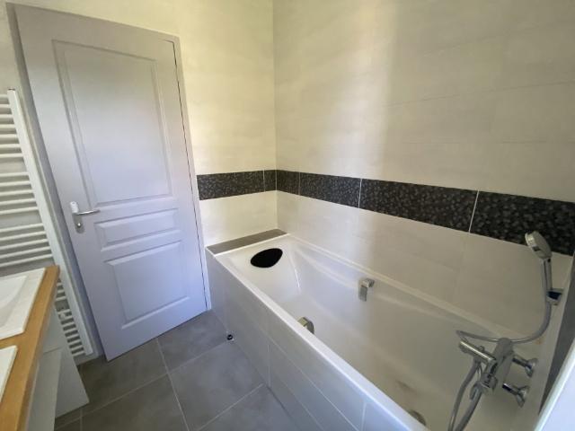 Location Appartement 4 pièces 99m² BARAQUEVILLE 12160