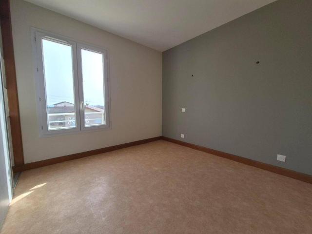 Location appartement 4 pièces 100.74 m² à Crêches sur Saône 71680 5 880 €
