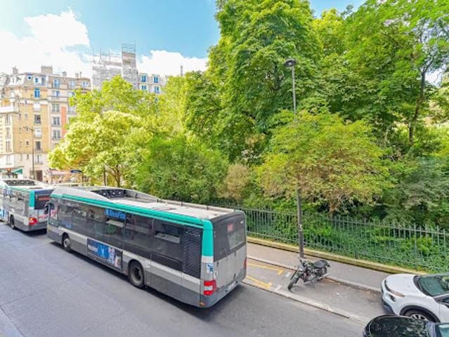 Location Appartement 4 pièces 101 m2 Paris 19ème