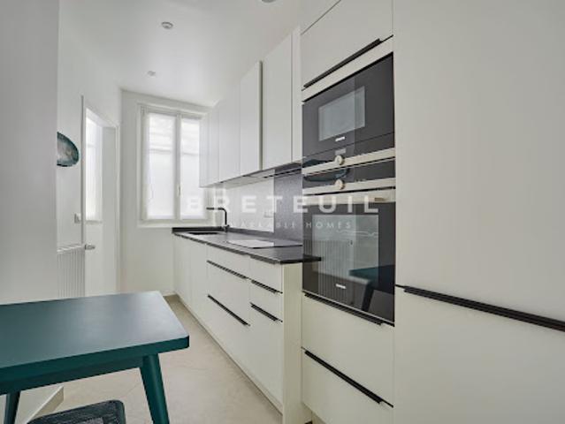 Location Appartement 4 pièces 101 m2 Paris 19ème