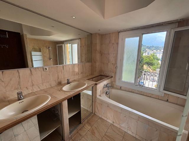 Location appartement 4 pièces, 103.20m², Nice