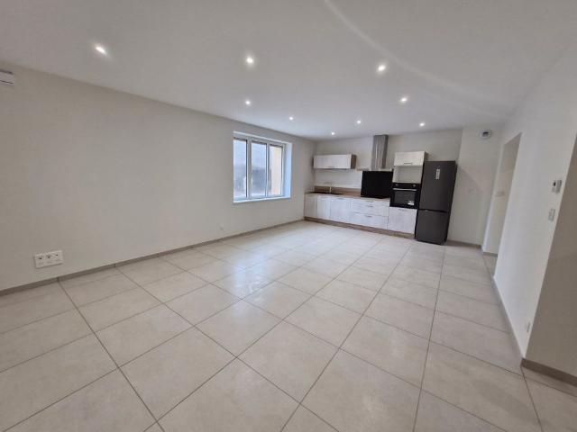 Location Appartement 4 pièces 103m² AMPUIS 69420