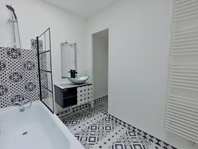 Location Appartement 4 pièces 104m² MONTS SUR GUESNES 86420