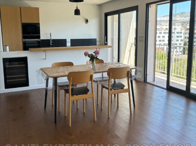 Location Appartement 4 pièces 105m² MARSEILLE 8ème