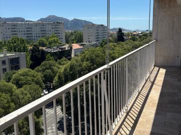 Location Appartement 4 pièces 105m² MARSEILLE 8ème