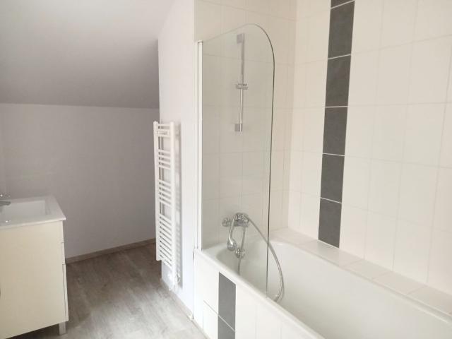 Location Appartement 4 pièces 105m² MONTMIRAIL 51210