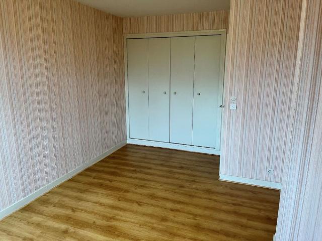 Location appartement 4 pièces, 106.00m², Salbris