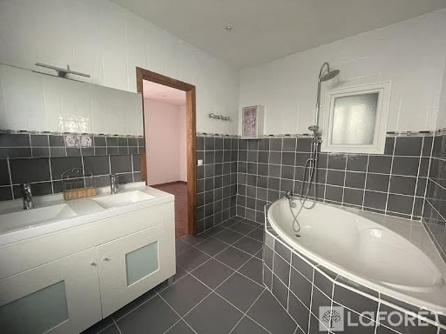 Location Appartement 4 pièces 108 m2 Prades
