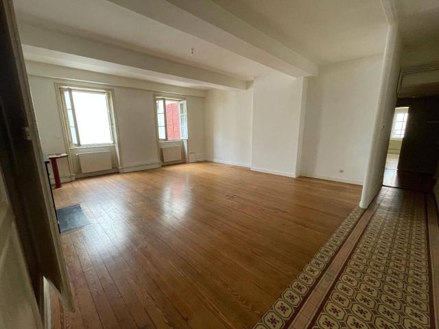 Location appartement 4 pièces 109.22 m² à Mâcon 71000 4 770 €