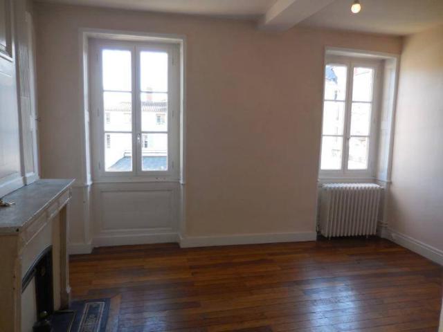 Location appartement 4 pièces 112 m² à Mâcon 71000 4 755 €