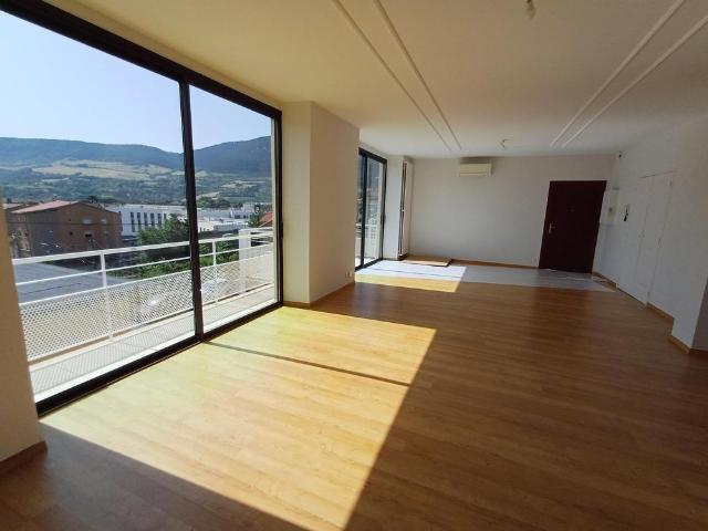 Location Appartement 4 pièces 113m² MILLAU 12100