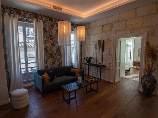 Location appartement 4 pièces, 115.30m², Nîmes