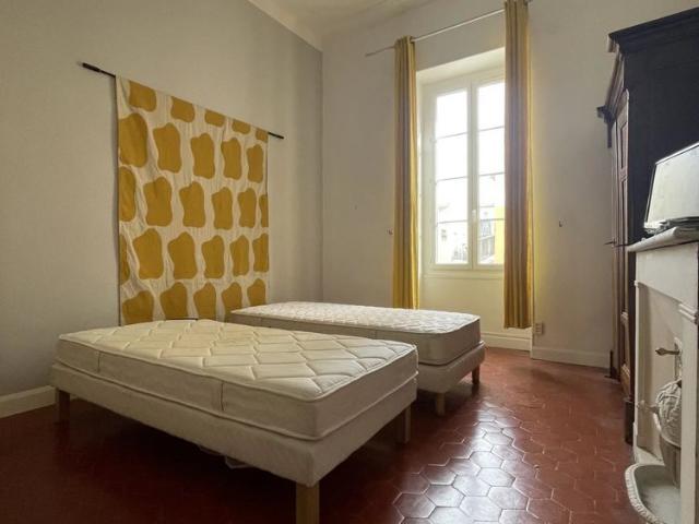 Location Appartement 4 pièces 115m² NIMES 30000