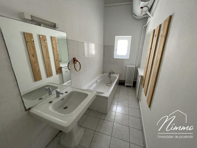 Location Appartement 4 pièces 115m² NIMES 30900