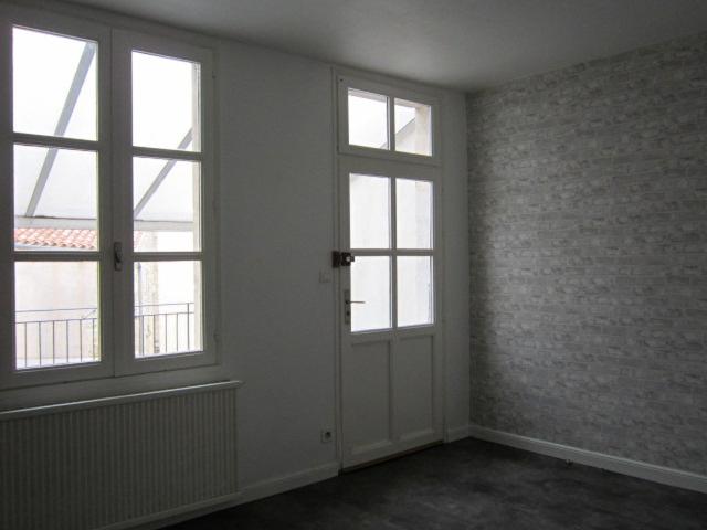 Location appartement 4 pièces, 117.00m², Fontenay le Comte