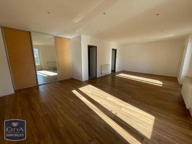 Location Appartement 4 pièces 121m² LE CHAMBON FEUGEROLLES 42500