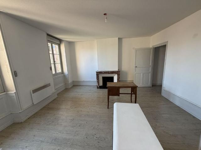 Location Appartement 4 pièces 130m² PONT DE VAUX 01190
