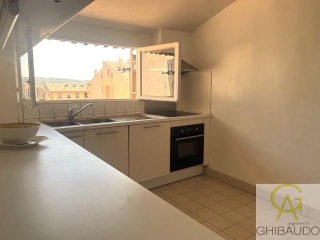 Location Appartement 4 pièces 131m² AIX EN PROVENCE 13100