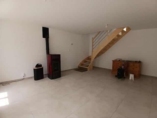 Location appartement 4 pièces, 135.00m², Aubigné sur Layon