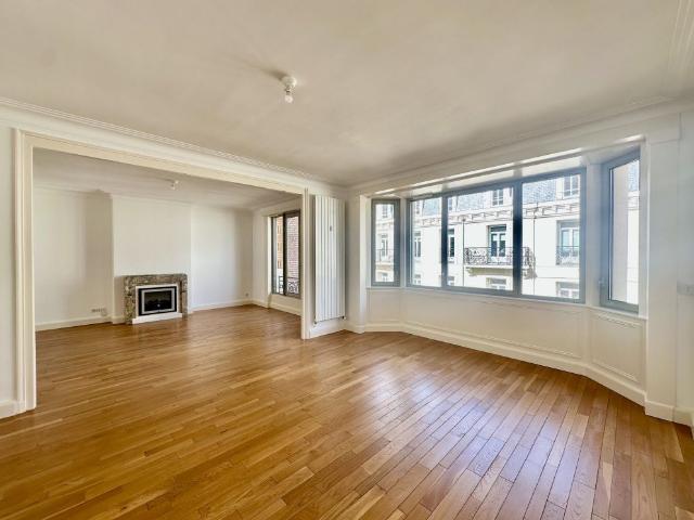 Location Appartement 4 pièces 147m² LILLE 59000