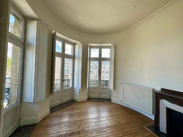 Location appartement 4 pièces, 150.82m², Carcassonne