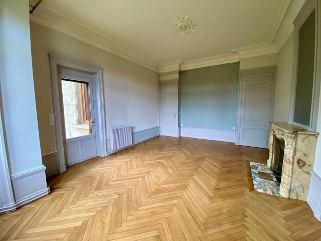 Location Appartement 4 pièces 159m²