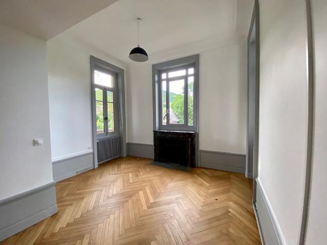 Location Appartement 4 pièces 159m²