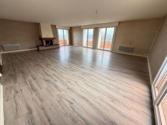 Location Appartement 4 pièces 164m²