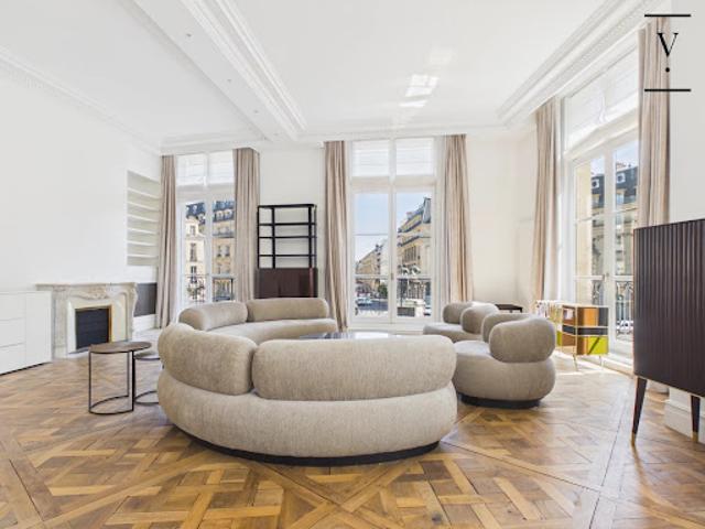 Location Appartement 4 pièces 210 m2 Paris 2ème
