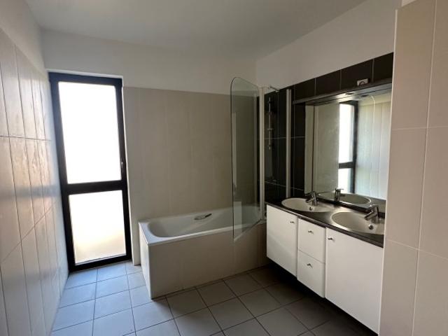 Location appartement 4 pièces à 93100 Montreuil  réf:FON93100JEC108Q1A12 53361. | AROBAZIMMO