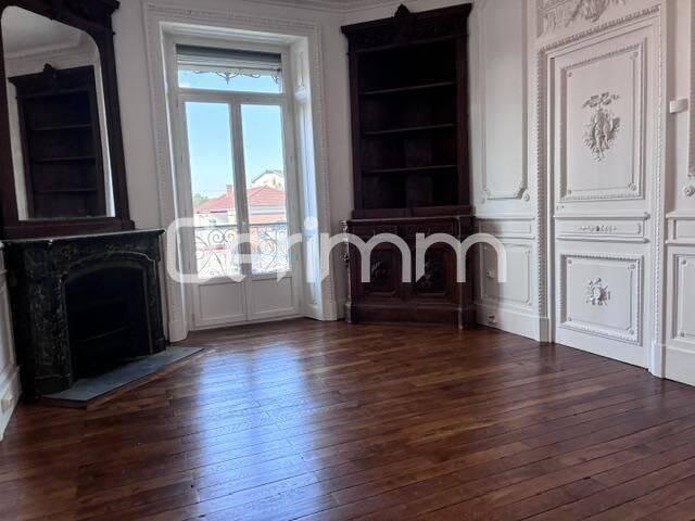 Location Appartement 4 pièces + cuisine 117 m²