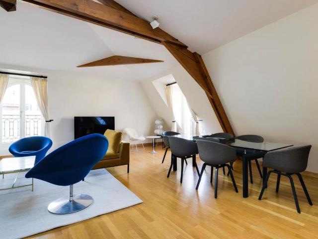 Location Appartement 4 pièces Meublé 119m² PARIS 16ème